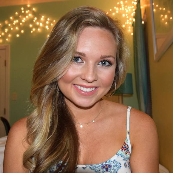 Meet your Posher, Kayla - Picture 1 of 1